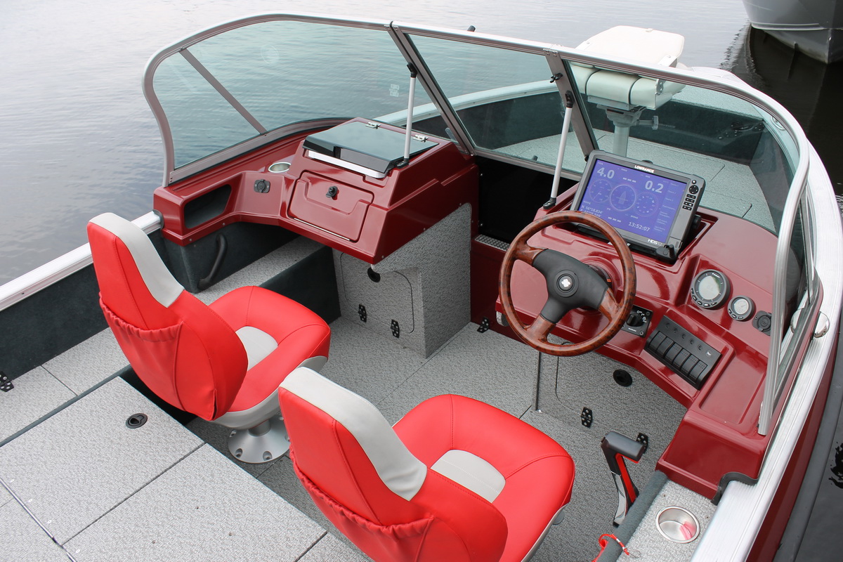 Выбор аксессуаров для комфортного отдыха на моторной лодке
