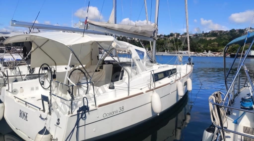 Парусная яхта Beneteau Oceanis 38