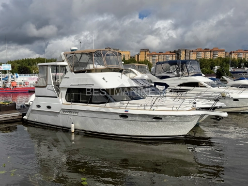 Моторная яхта Carver 356